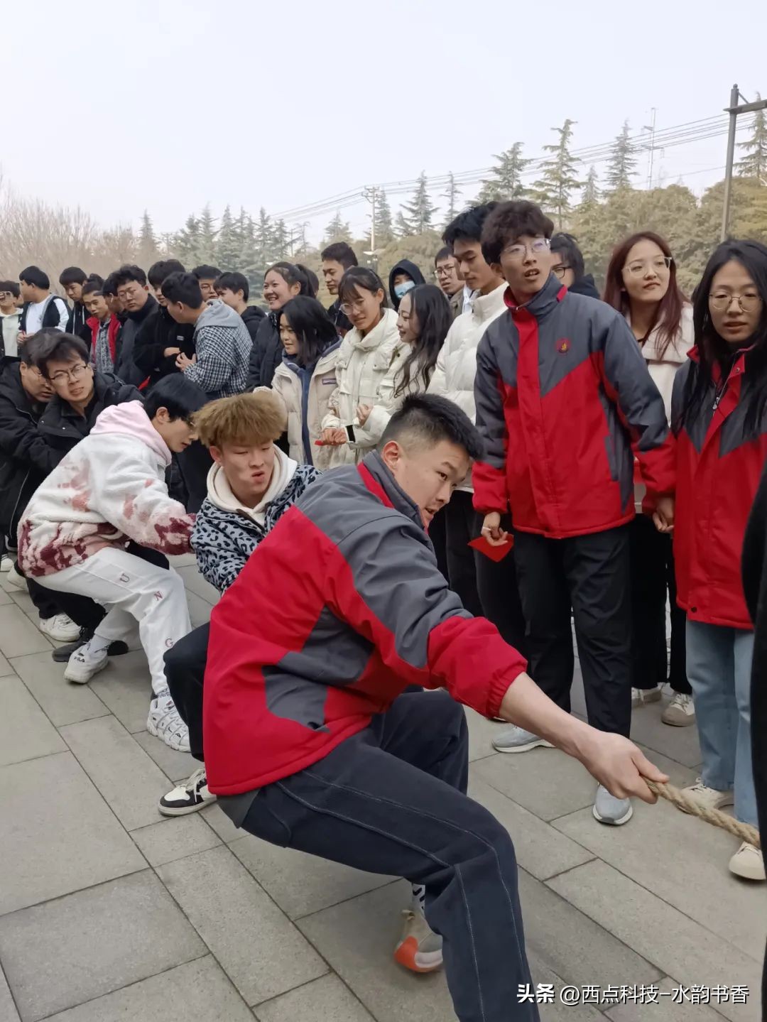 人心齐泰山移团结就是力量,人心齐泰山移团结一心