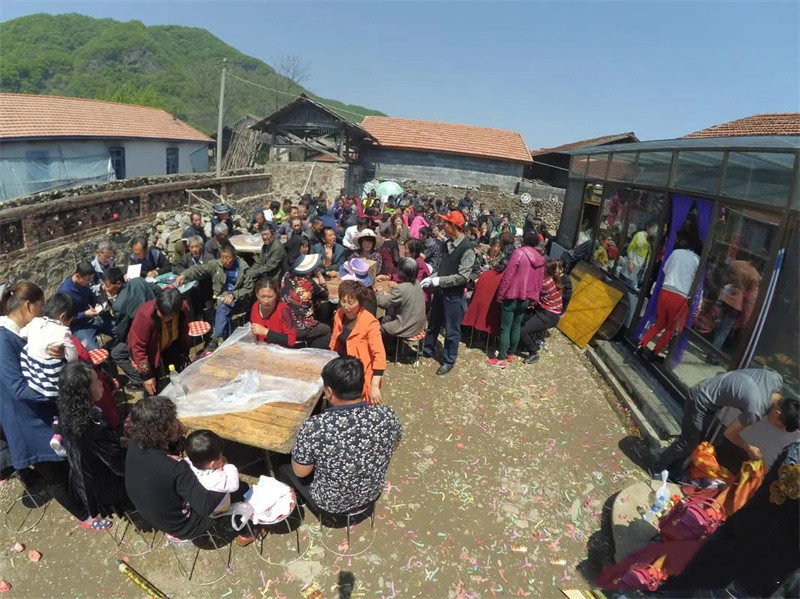 2009年，东北小伙和非洲媳妇生下混血儿，宝宝肤色着实没想到