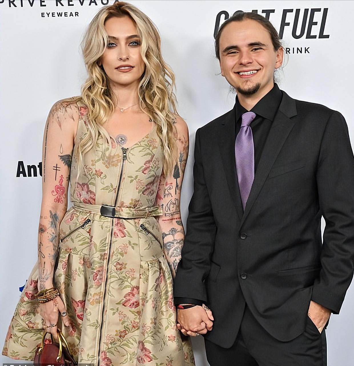 杰克逊女儿写真照,杰克逊和女儿的近照