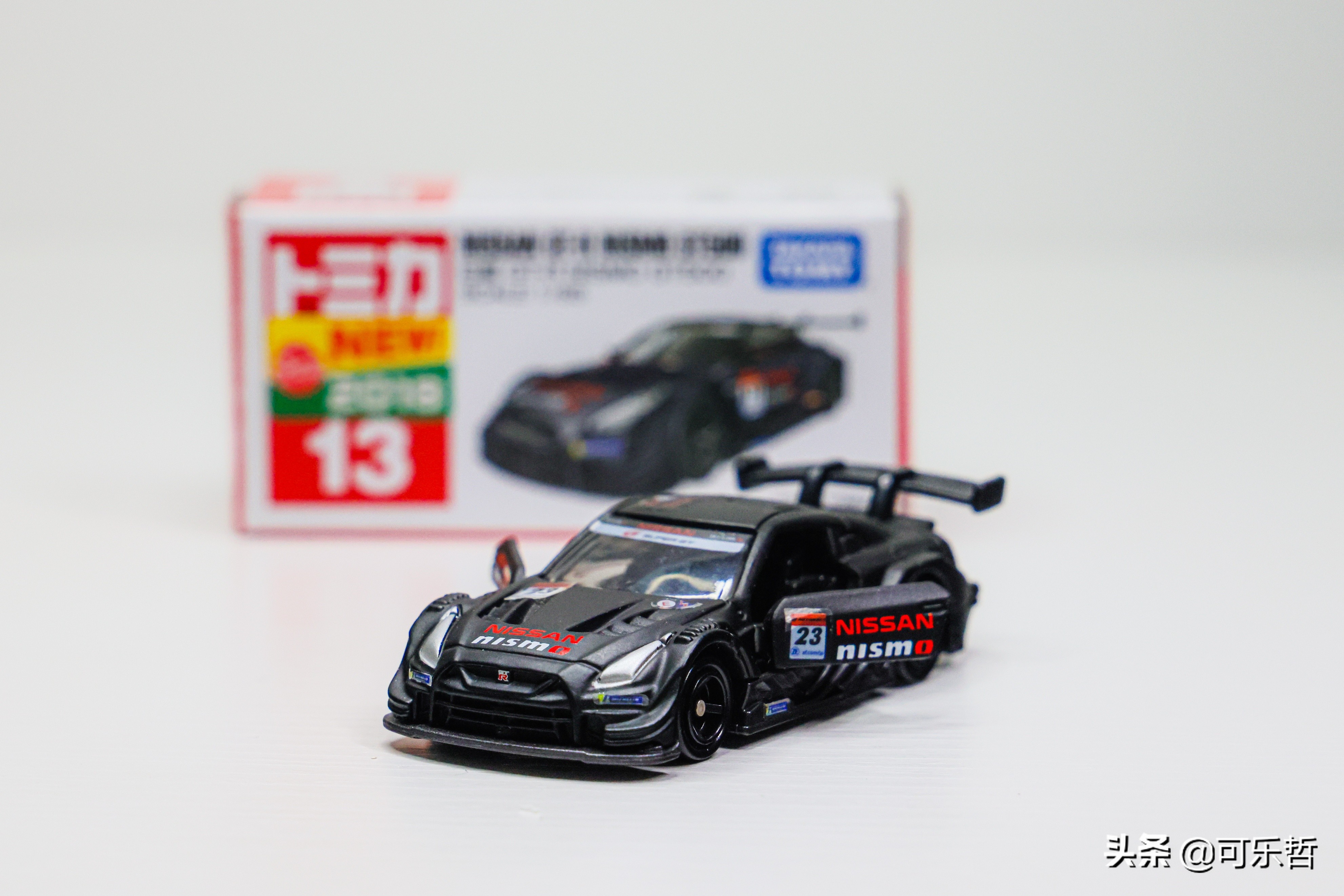 多美卡蓝白gtr小车模型,日产gtr多美卡模型