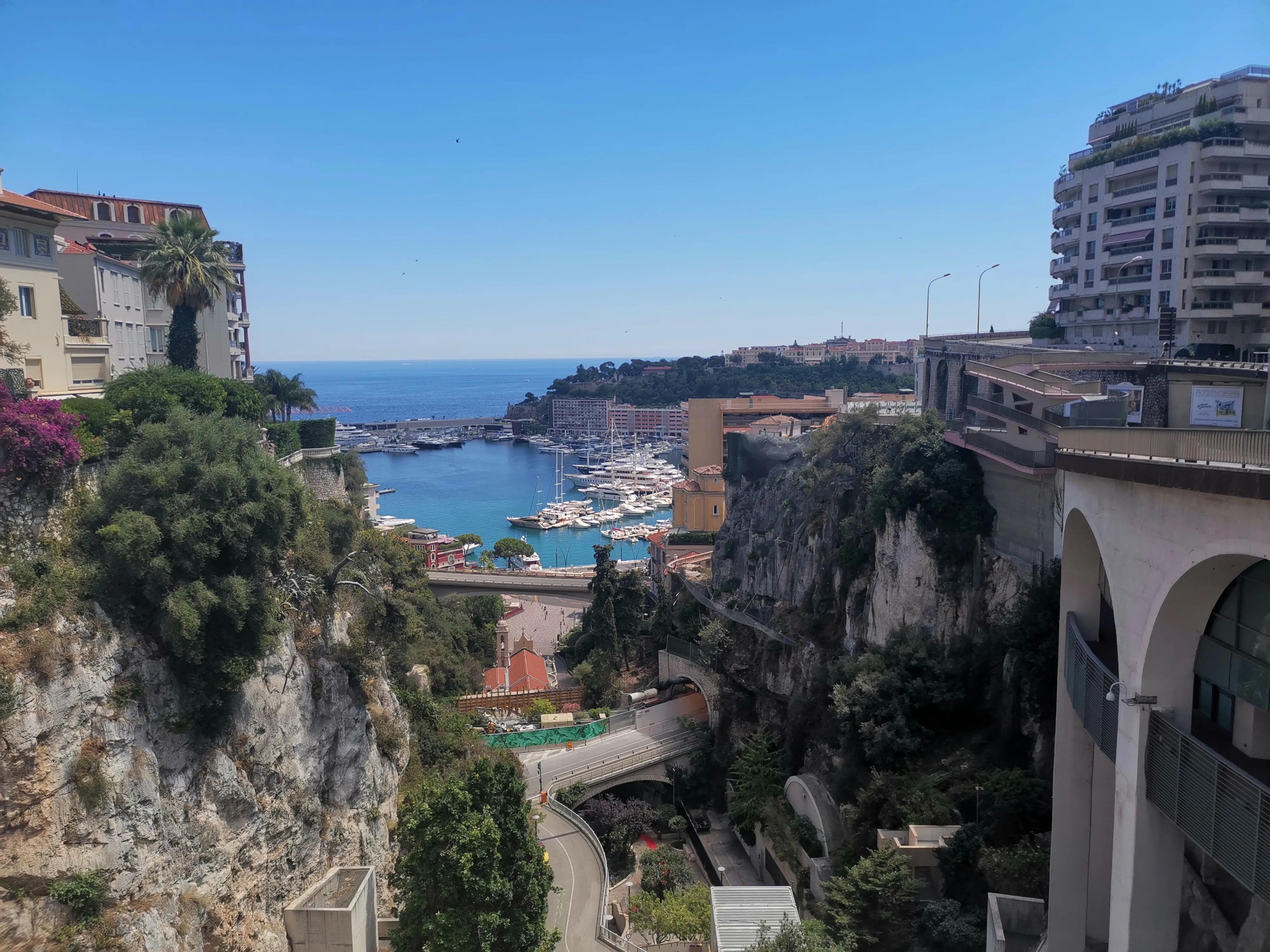 位于地中海北岸的摩纳哥,地中海摩纳哥游记