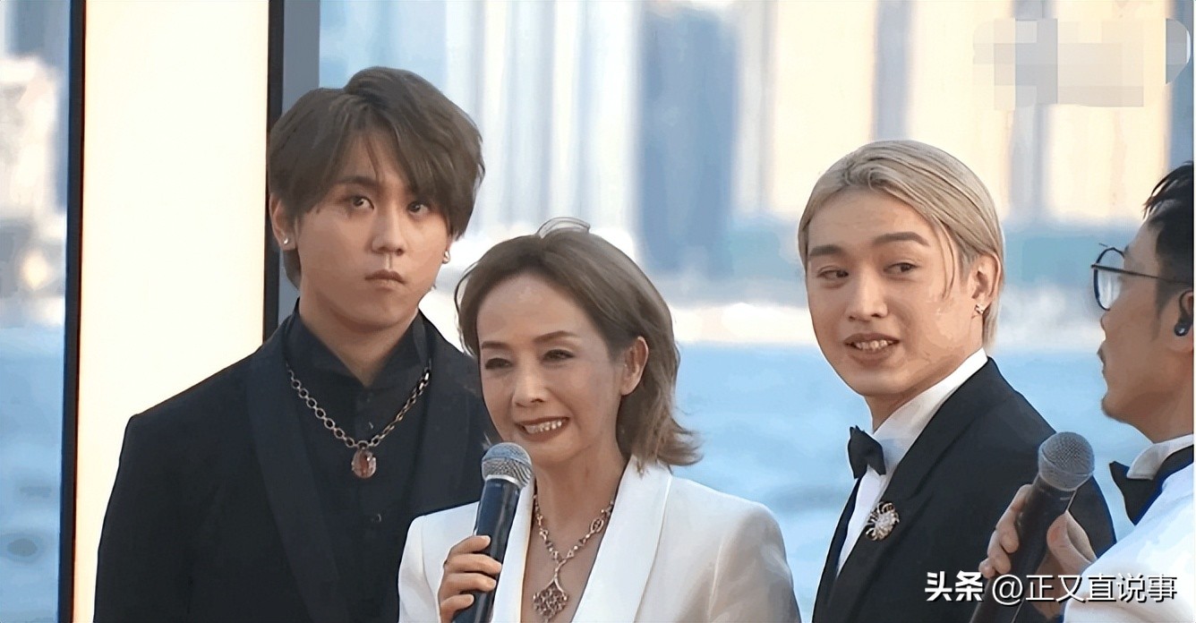 胡杏儿近期红毯对比图 (无滤镜下胡杏儿呈现真实颜值)