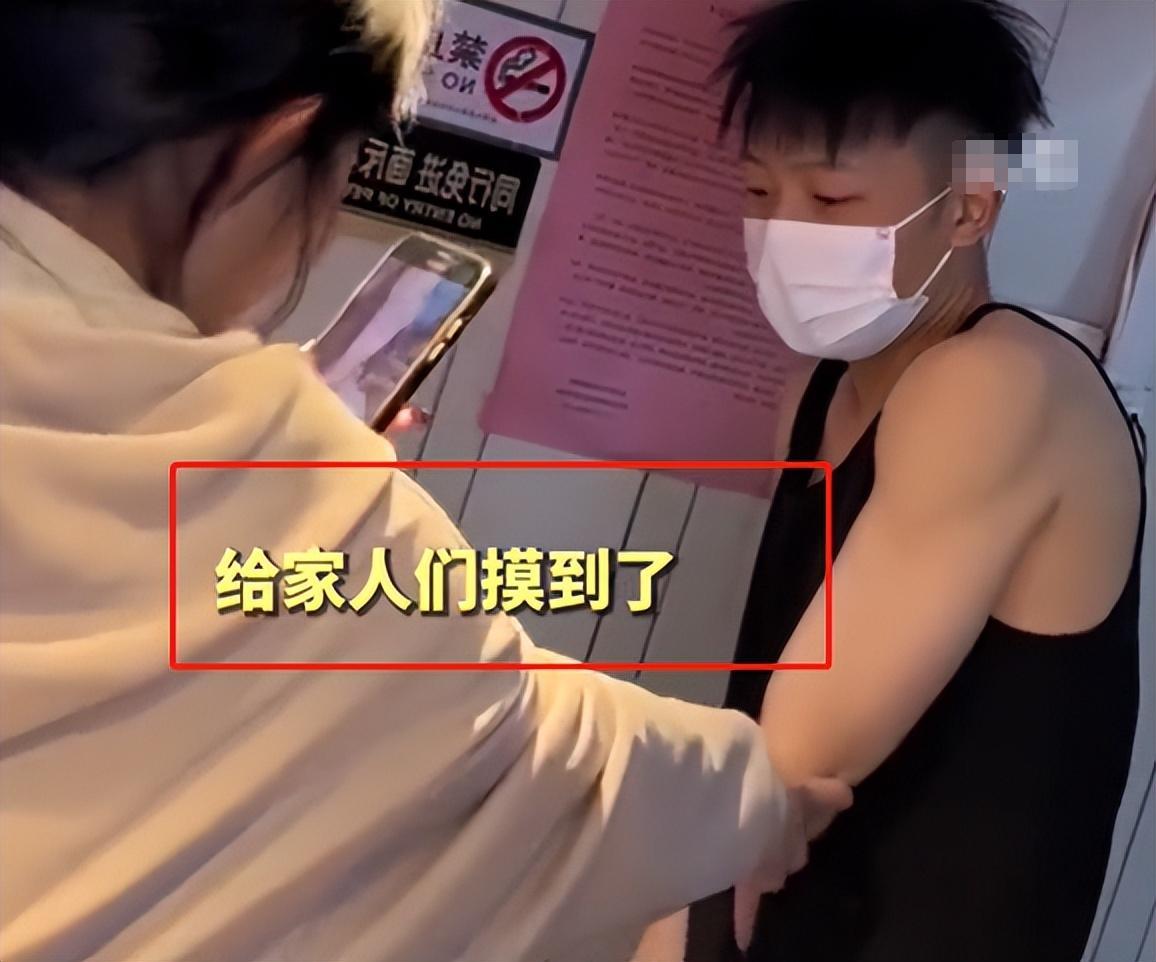 淄博鸭头小哥直播气哭，18万人打卡只赚6千，现关店成无业游民