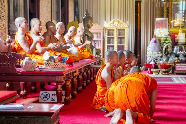 泰国最美人妖王后恢复男儿身,泰国最美人妖皇后恢复男儿身