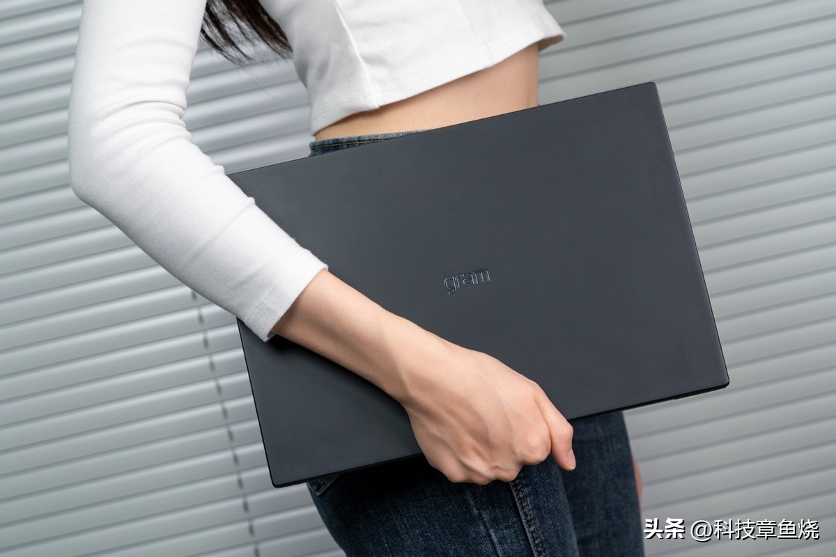 lggram16寸还是17寸好,LGGram笔记本评测