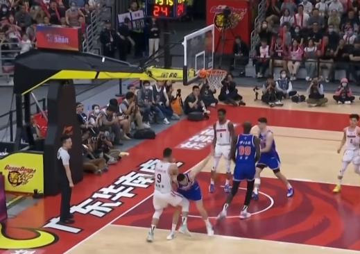 现任男篮第一人王哲林,王哲林总得分升至本土球员第一名