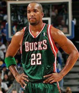 雄鹿队vs迈克尔里德,雄鹿队迈克尔里德投篮视频