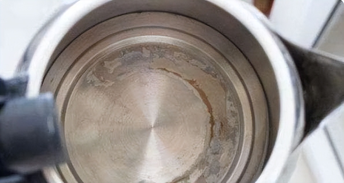 长期喝电热水壶烧的水有什么危害,喝电热水壶烧的水对身体危害多少