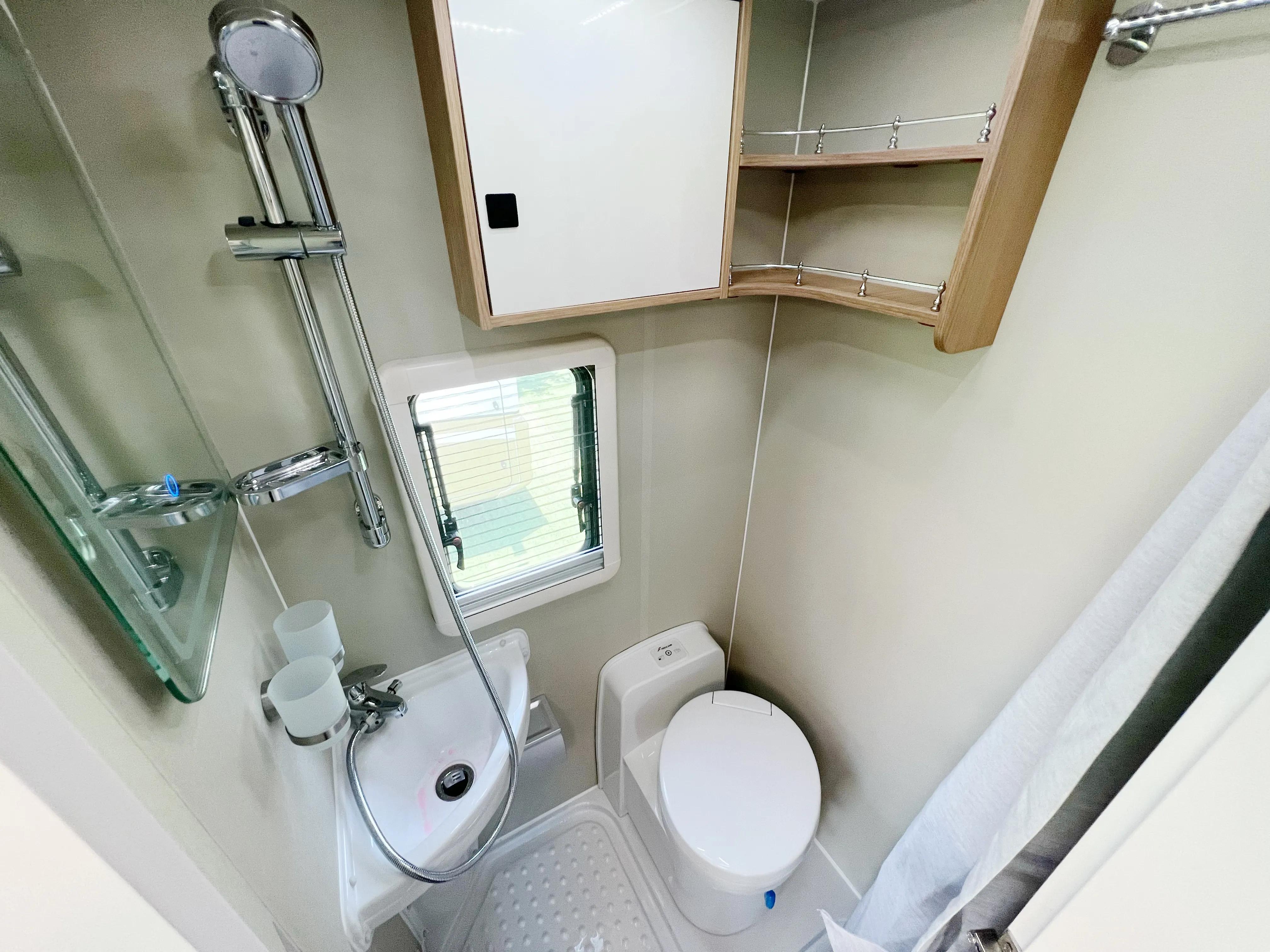 23年宇通c530双拓展价格,宇通c530双拓展房车报价是2023款吗