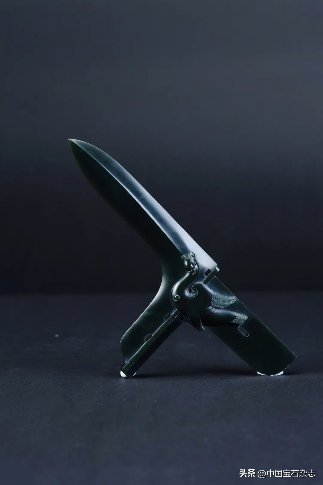 青铜化玉现状图片,青铜化玉石特点