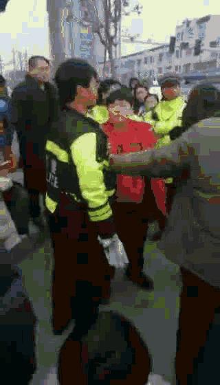 辅警为啥有很多年轻人,辅警为什么这么多人报名