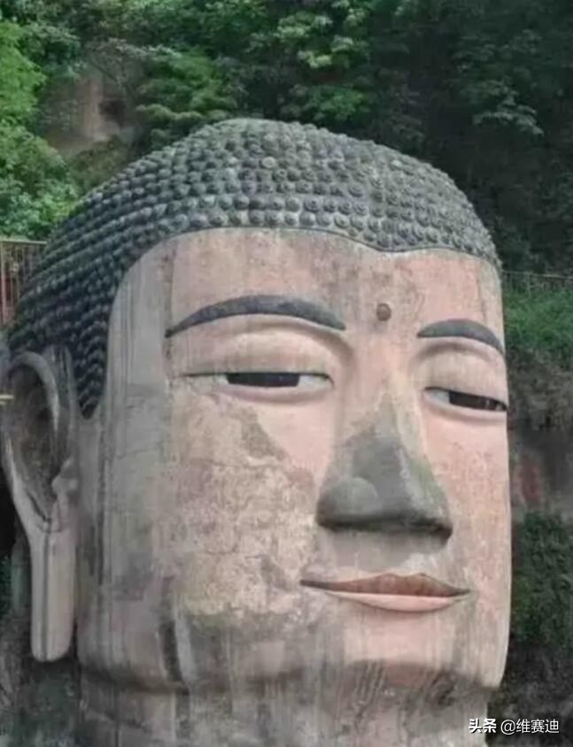 不用洗白眯眯眼、吊眼角，美国模特一家最爱用这个嘲讽中国人