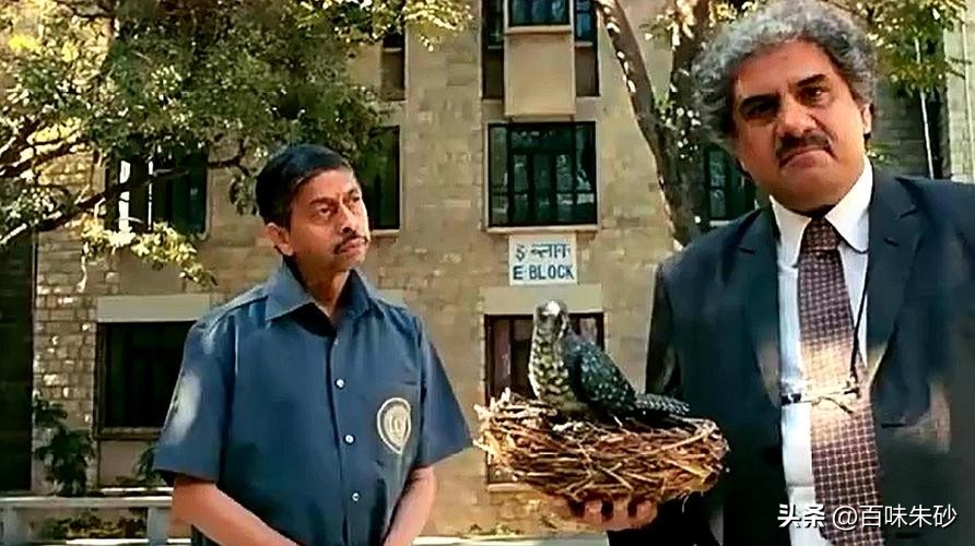 三傻大闹宝莱坞国语版完整版下载,三傻大闹宝莱坞男女跳舞背景音乐