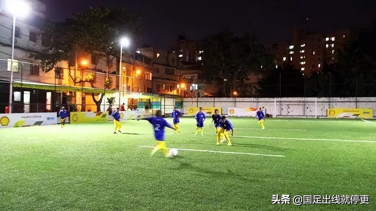 中国足球当下应该批评还是鼓励,关于中国足球的发展的几点看法