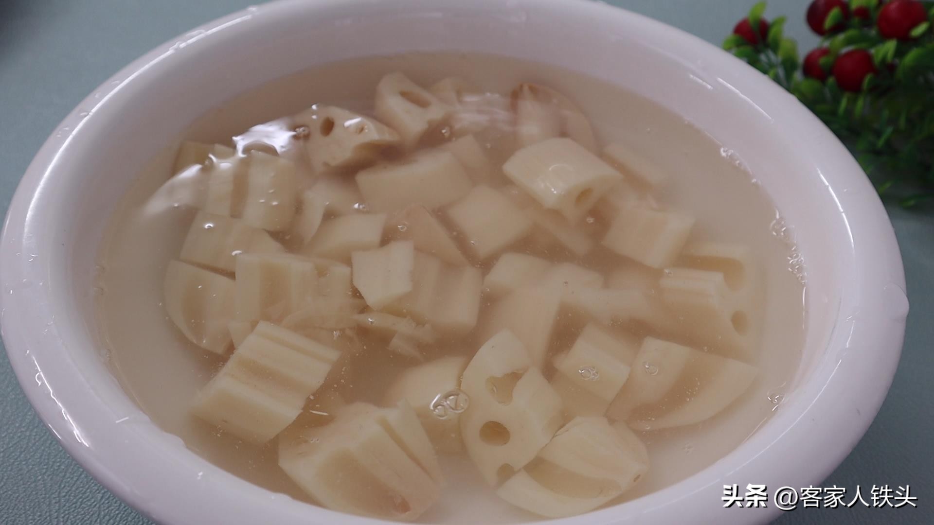 莲藕炖猪脚的家常做法大全,莲藕炖猪脚的正宗做法详细过程