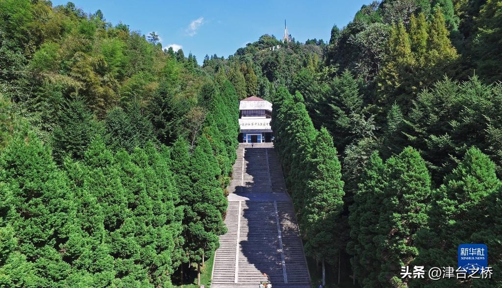 情牵人民春暖中国——习*平近**总书记春节同群众在一起