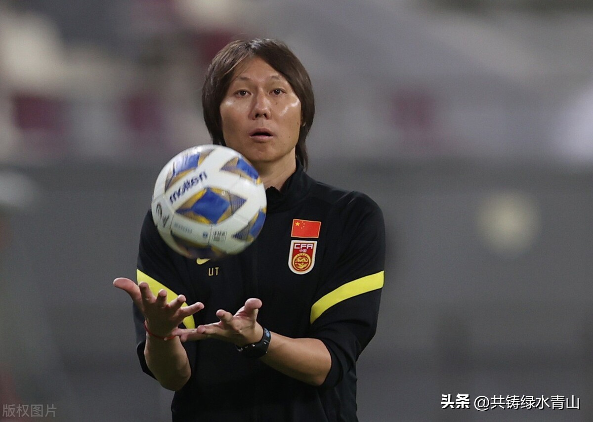 梅西中国行被握手,梅西中国行对球迷笑