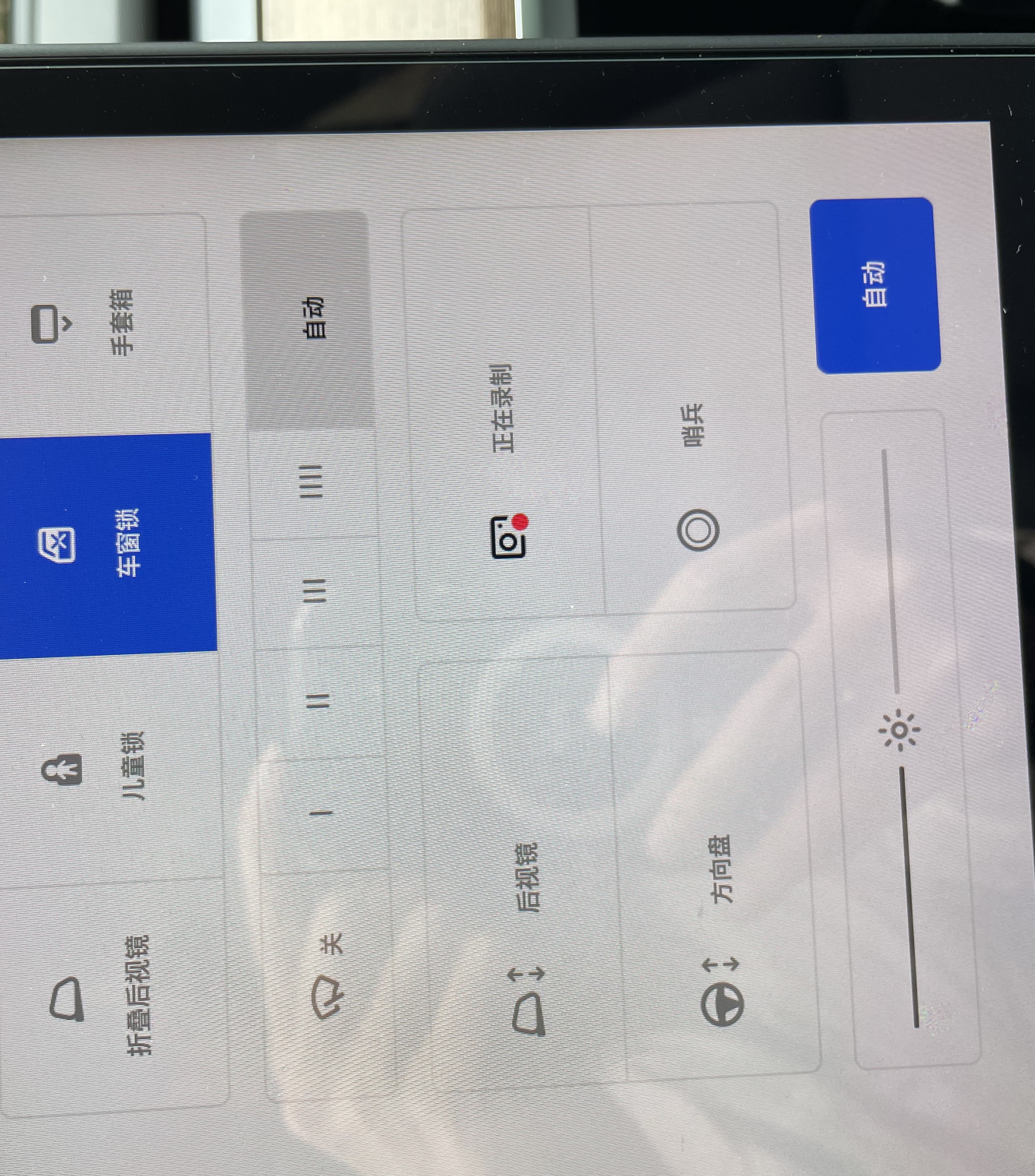 花费299元，找回Model3/Y丢失的扶手箱USB接口数据功能