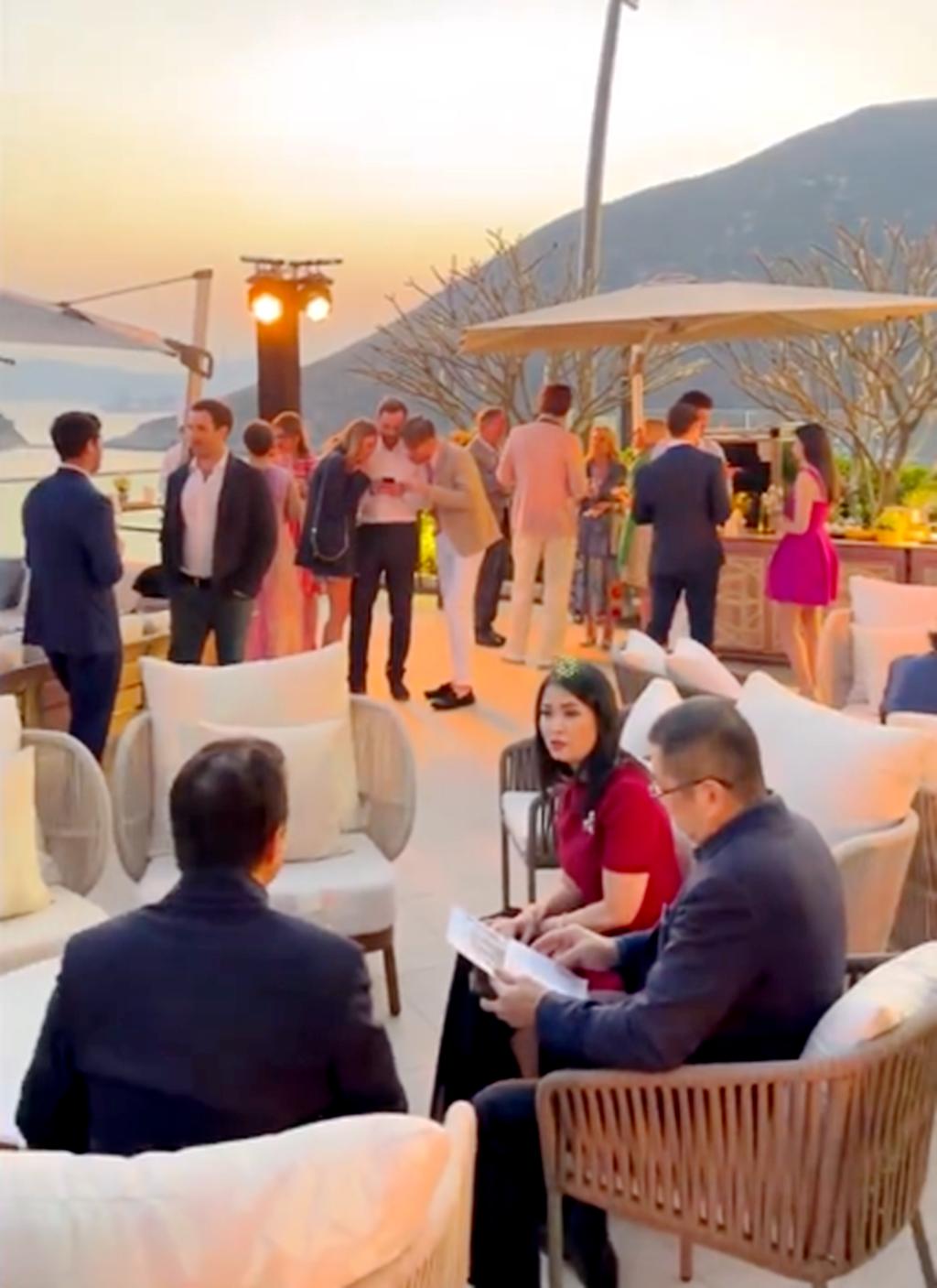 何超欣和哥哥何猷君的合照,何超欣奚梦瑶合作