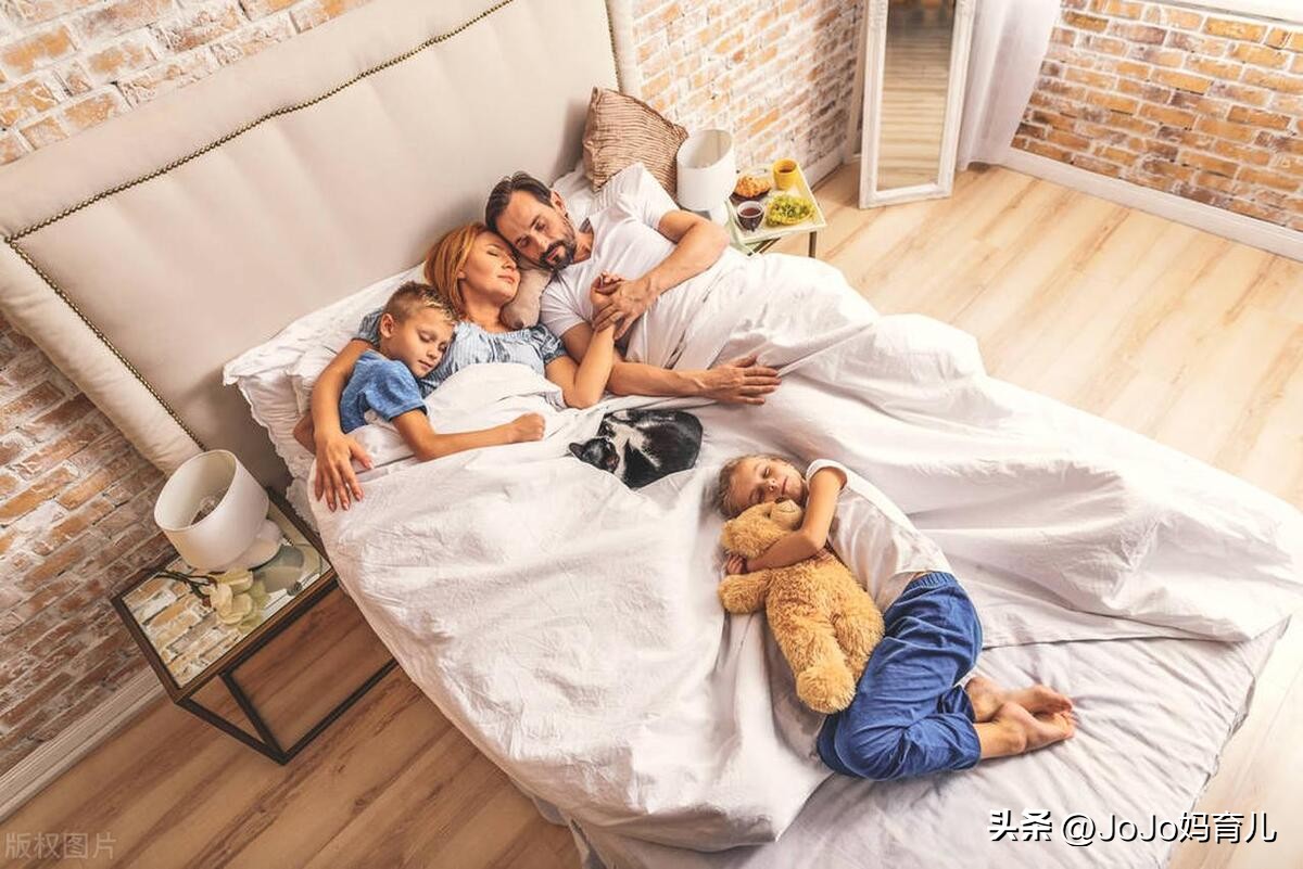 怎么给孩子正确讲几岁分房睡最好,如何正确的引导孩子分房睡