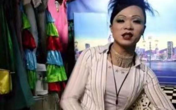 “变性人”李二毛：为爱变女人，被拍17年，41岁在出租屋凄惨离世