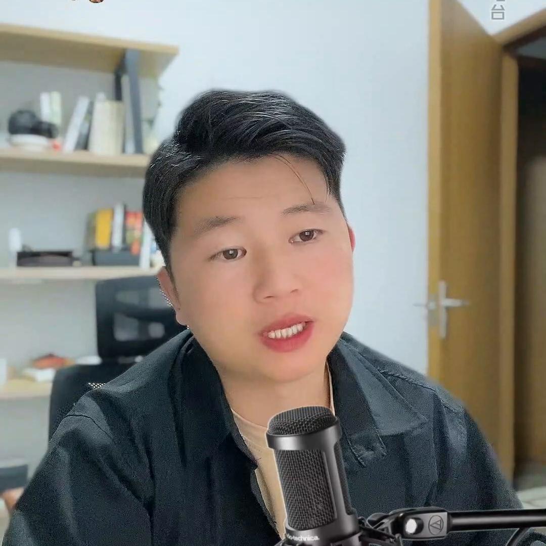 为什么狗狗会喜欢咬自己尾巴,狗狗为什么老是喜欢咬它的尾巴