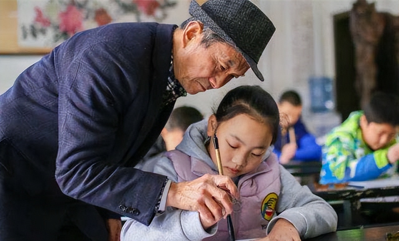 大学教师提前退休条件,教师迎来了工龄退休