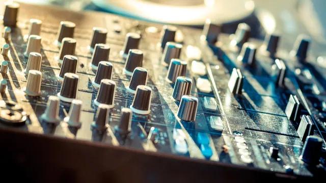 三轮迷你老年代步电动车,电动三轮小型老年代步