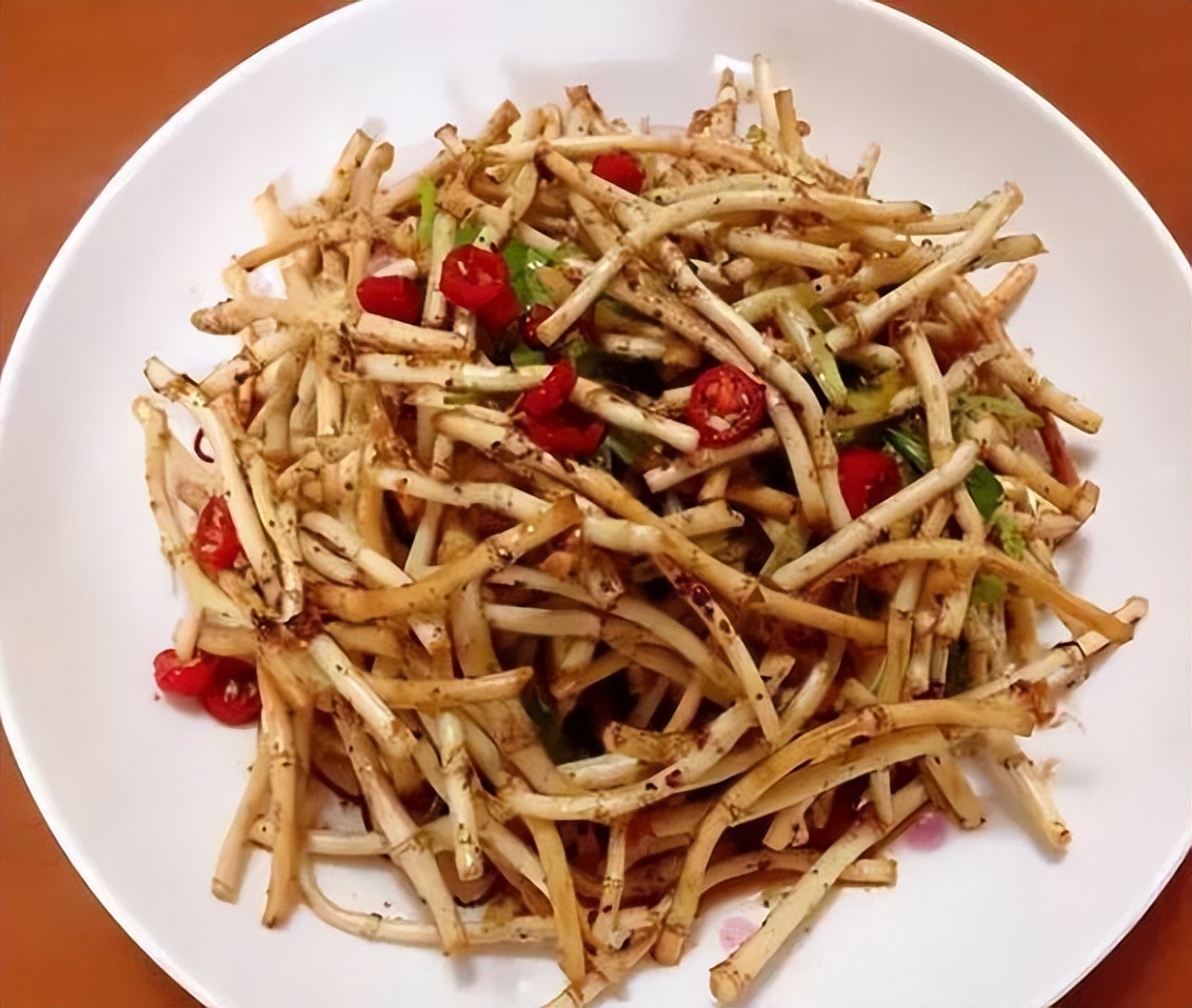 鱼腥草为什么要叫害人草,鱼腥草是害人草还是养生草