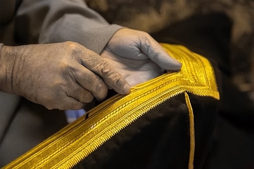 梅西夺冠穿的黑袍是什么意思,梅西世界杯冠军黑袍是什么