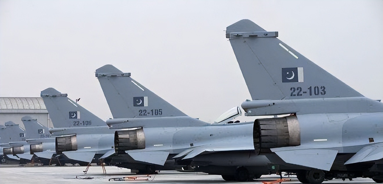 巴铁歼10和f16内部对抗演练,歼10战斗机与f16有什么关系