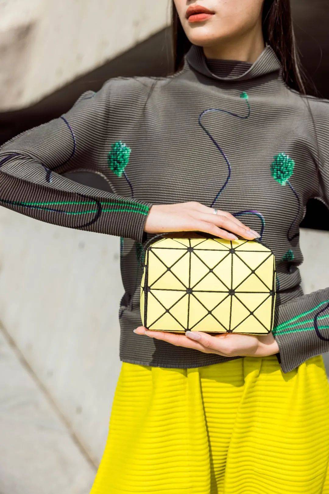 2023三宅一生包包哪款值得买,三宅一生水桶包2021