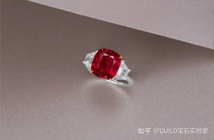 为什么结婚买钻戒的人越来越少了,为什么结婚要准备三枚戒指