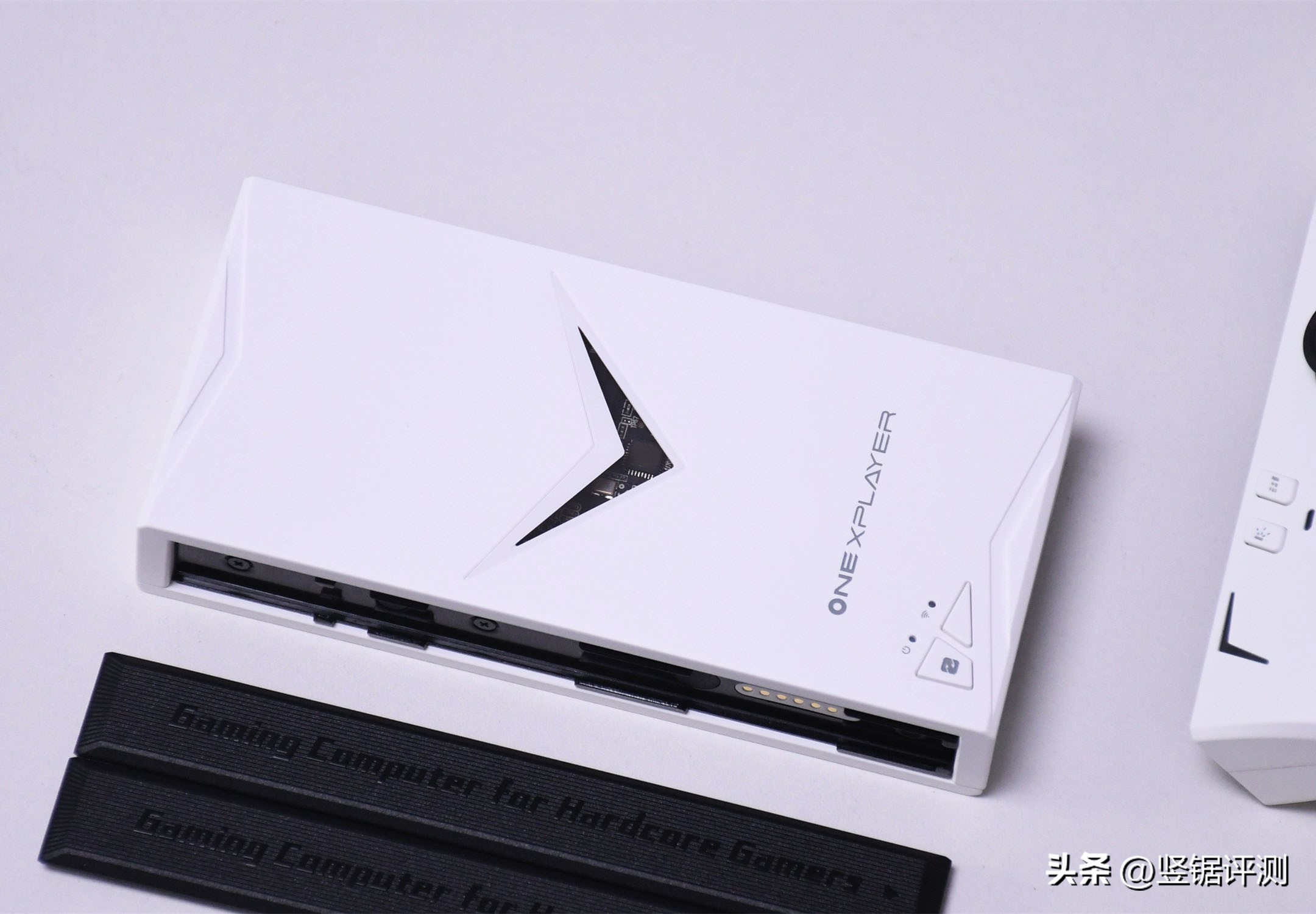 掌机多面手onexplayer2掌机评测,8.4英寸的掌机