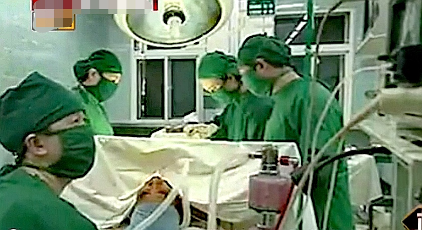 2000年，老汉移植小伙心脏性情大变，疯狂作诗99首，做梦被人追杀