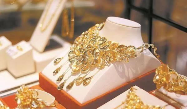 黄金饰品重量和发票相差巨大,黄金饰品都是称克买吗