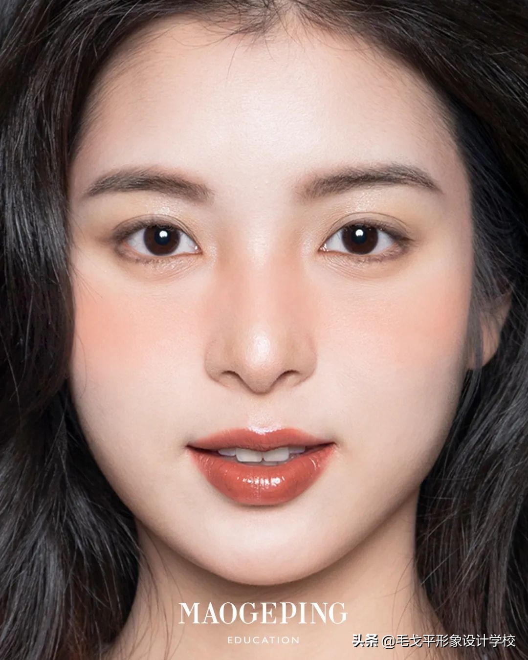 适合新手的腮红推荐教程,新手必学的四种腮红修容