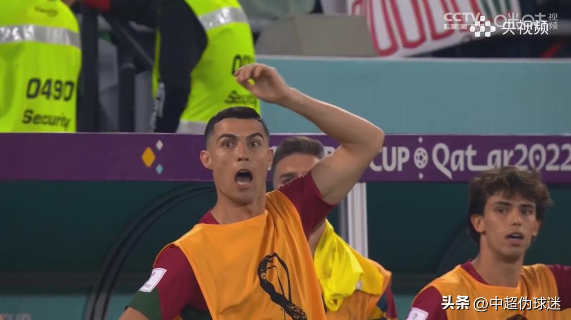 c罗被踢哭葡萄牙全队飞铲,c罗最恐怖的一球心疼门将