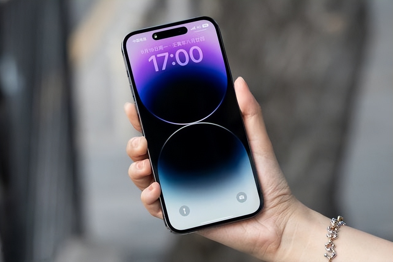 年轻人不喜欢买iPhone？专家吐槽苹果缺乏创新，网友晒数据打脸！