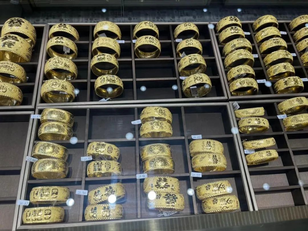 黄金价格大涨，又现购金潮？深圳市民很淡定