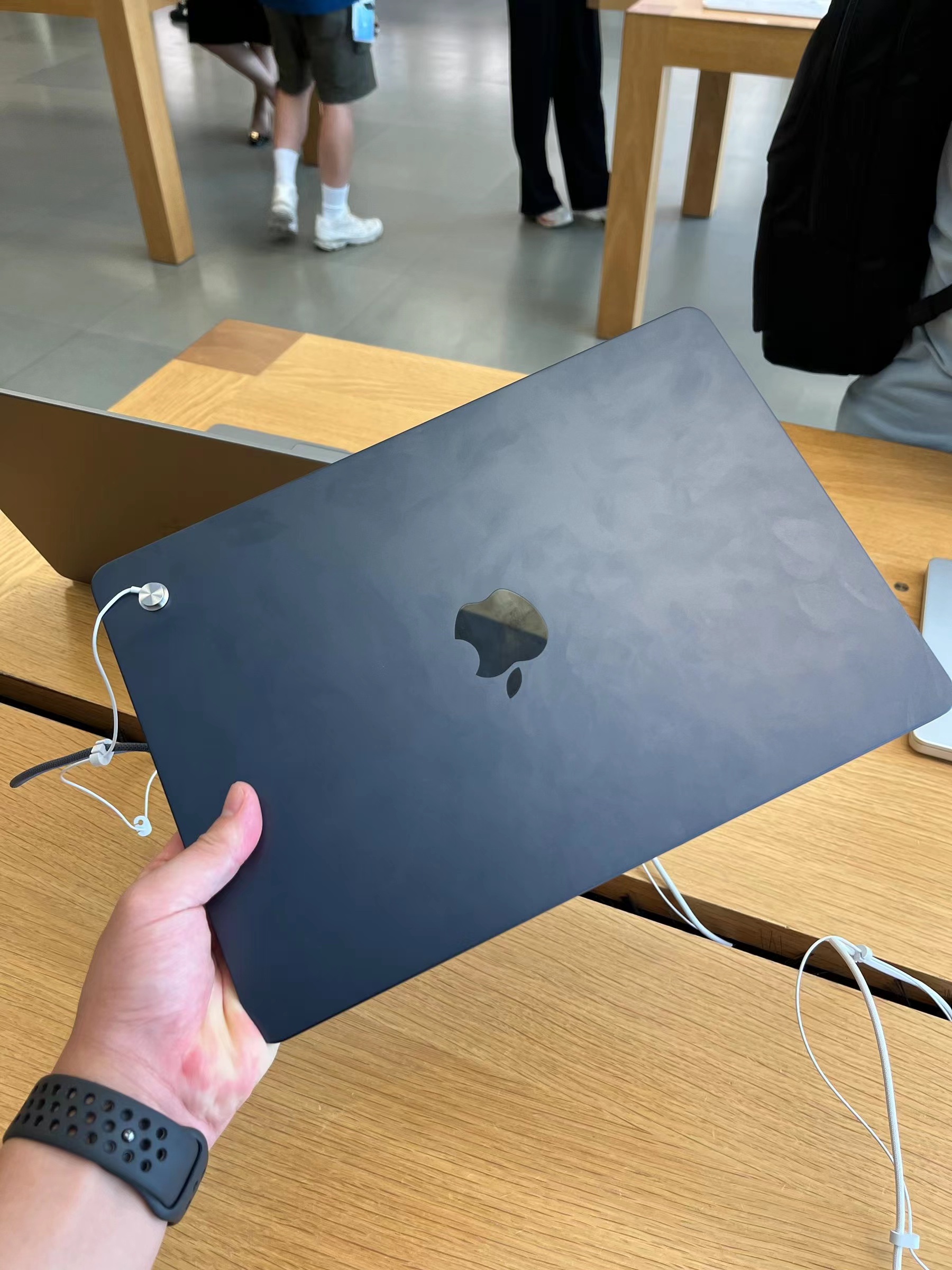 m2macbookair买哪个颜色,M2macbookair值得买吗