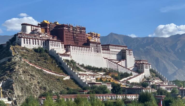 城市是世界著名的宗教圣地,世界著名的宗教圣城