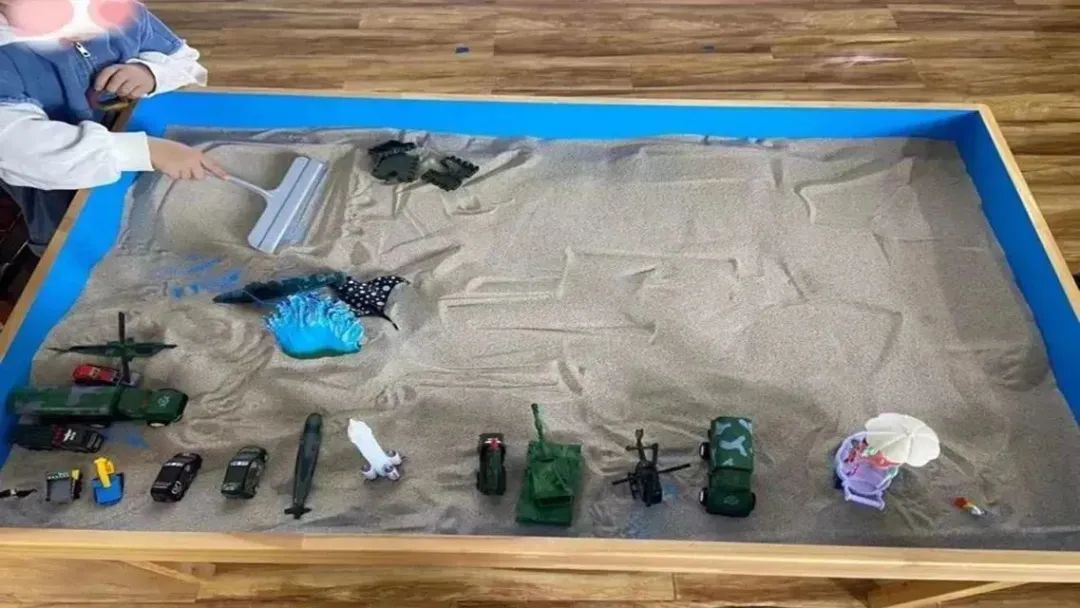 打开身心灵I康华康复医院即将为特殊儿童开启《沙盘游戏》课程