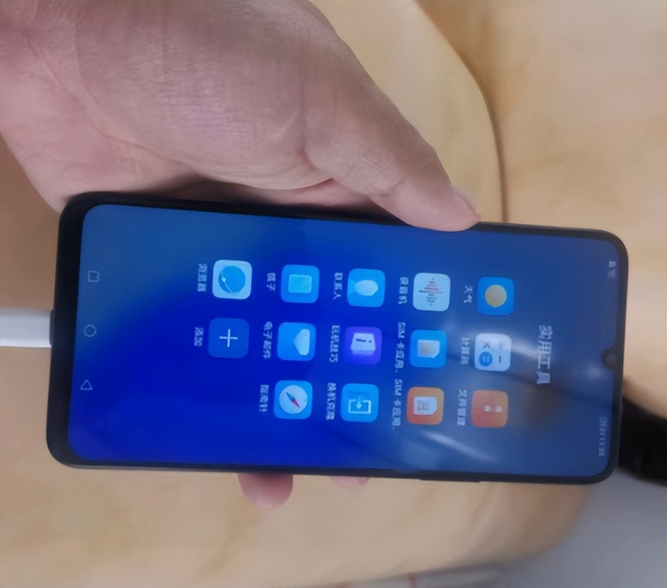 8gb+256gb版售价2299元,2699元12g运存5000mah大电池