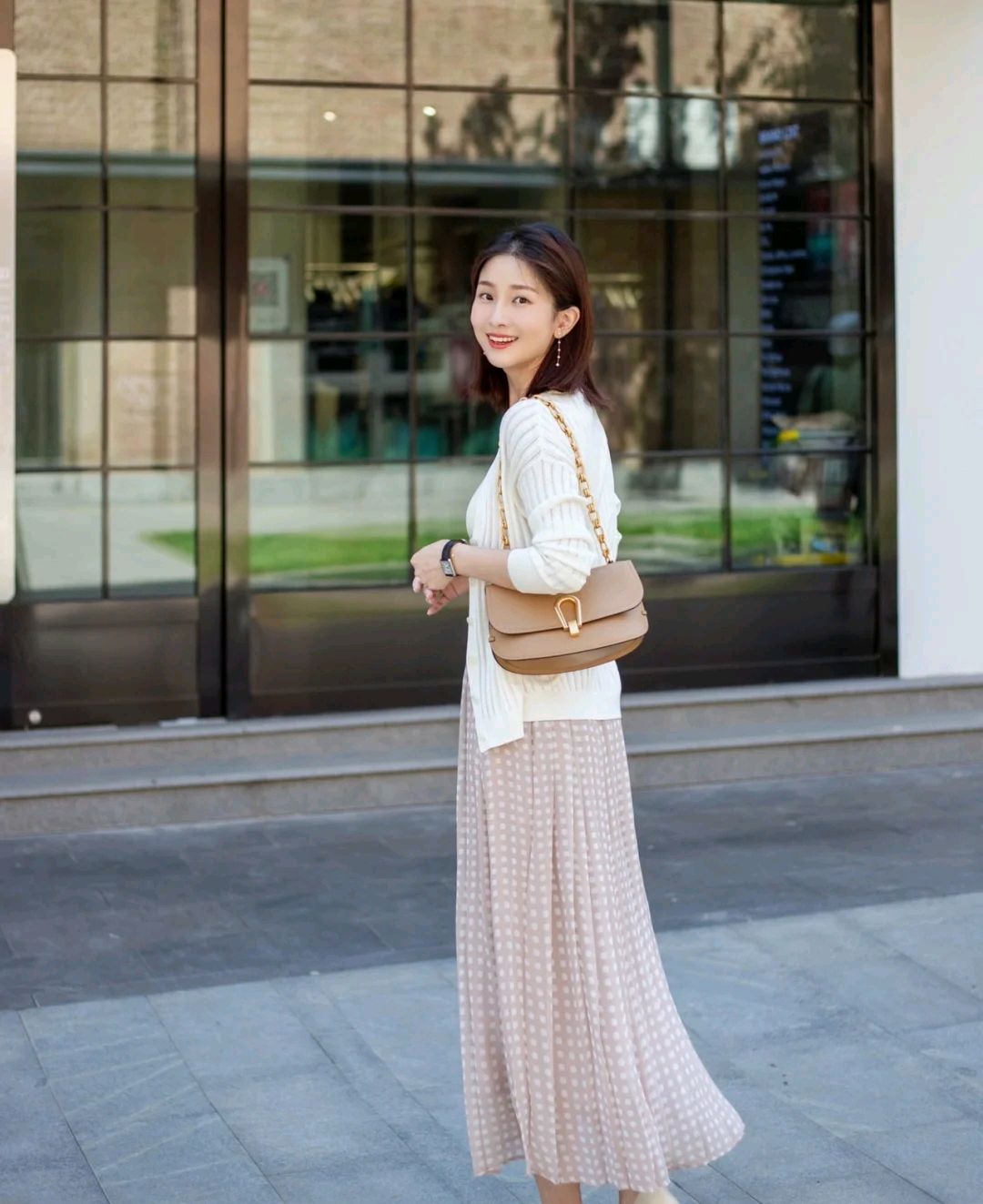建议试试这几种半身裙穿搭,初秋半身裙穿搭参考兼具舒适优雅