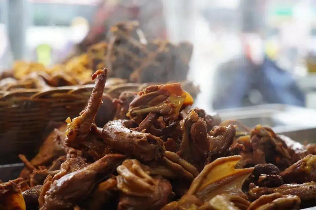 盘点鸭脖的三大“巨头”,鸭脖三巨头年轻人不爱啃了吗