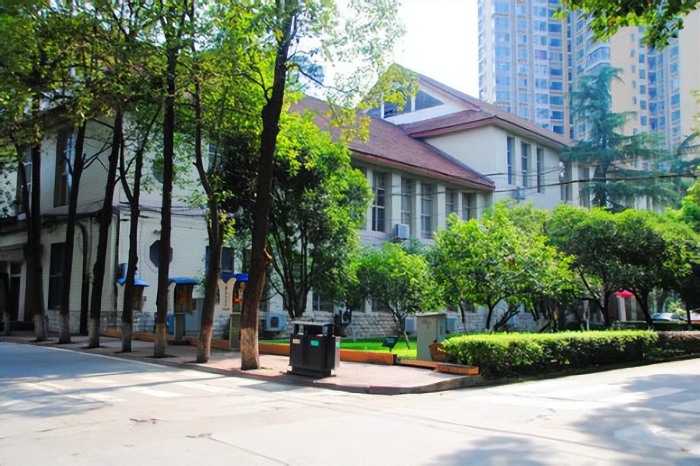 重德博学尚美笃行,重德博学勤勉尚美