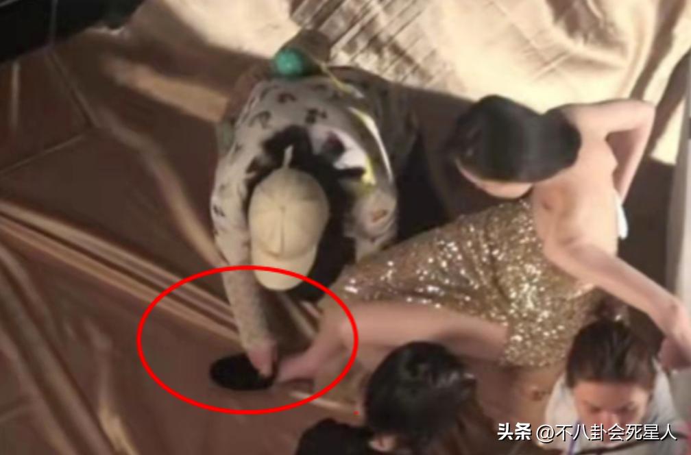 娱乐圈下跪事件,娱乐圈的真实拜高踩低