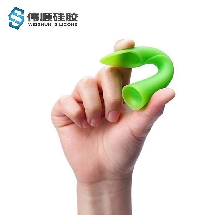 硅胶餐具定制工厂,硅胶餐具生产厂家