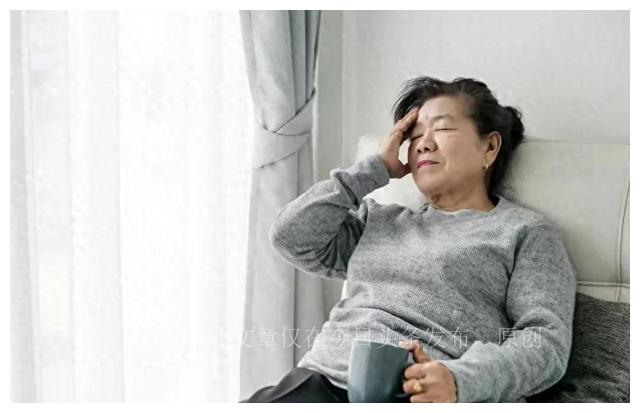 公公养情人18年，婆婆坚决不离婚，公公死后，婆婆终于坦白原因